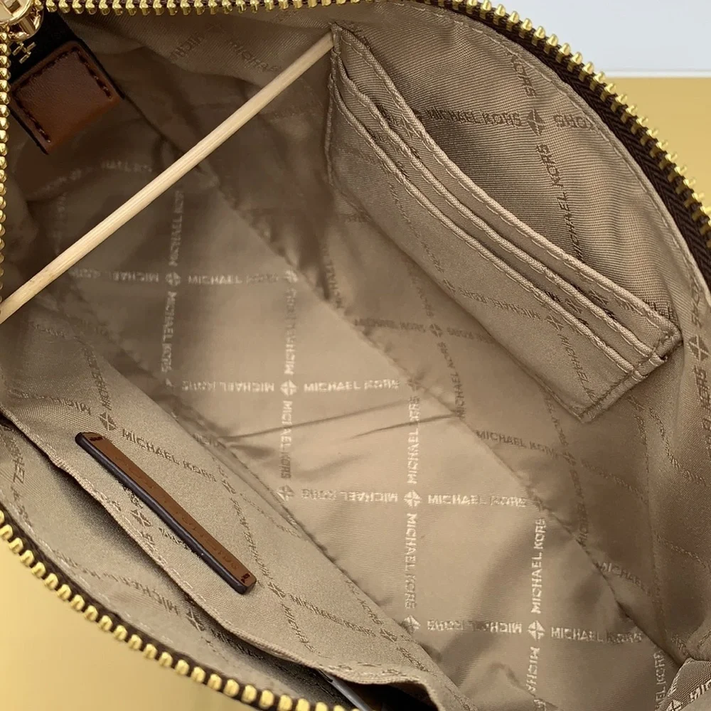 MICHAEL KORS GIFTABLE SHOULDER BAG & CARD HOLDER BOXED SET Brown signature NWT